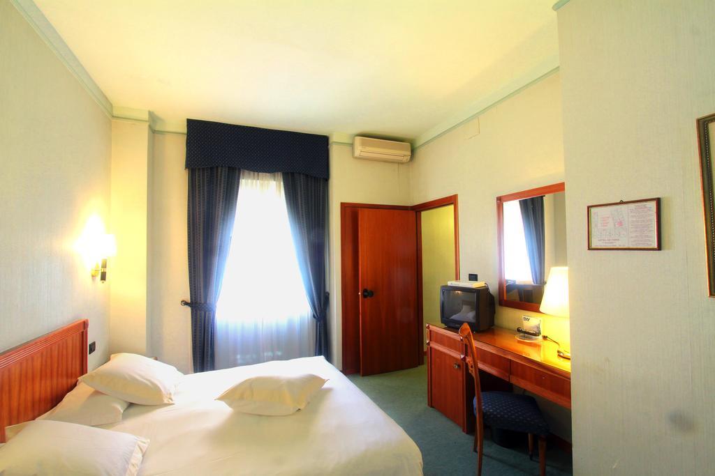Hotel De Paris Terni Buitenkant foto