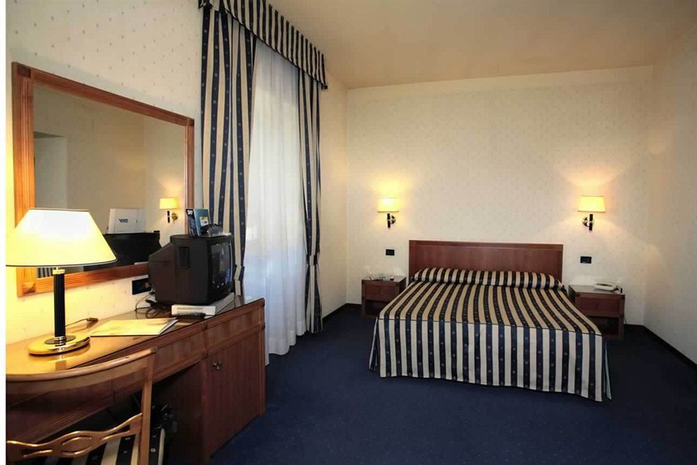 Hotel De Paris Terni Buitenkant foto