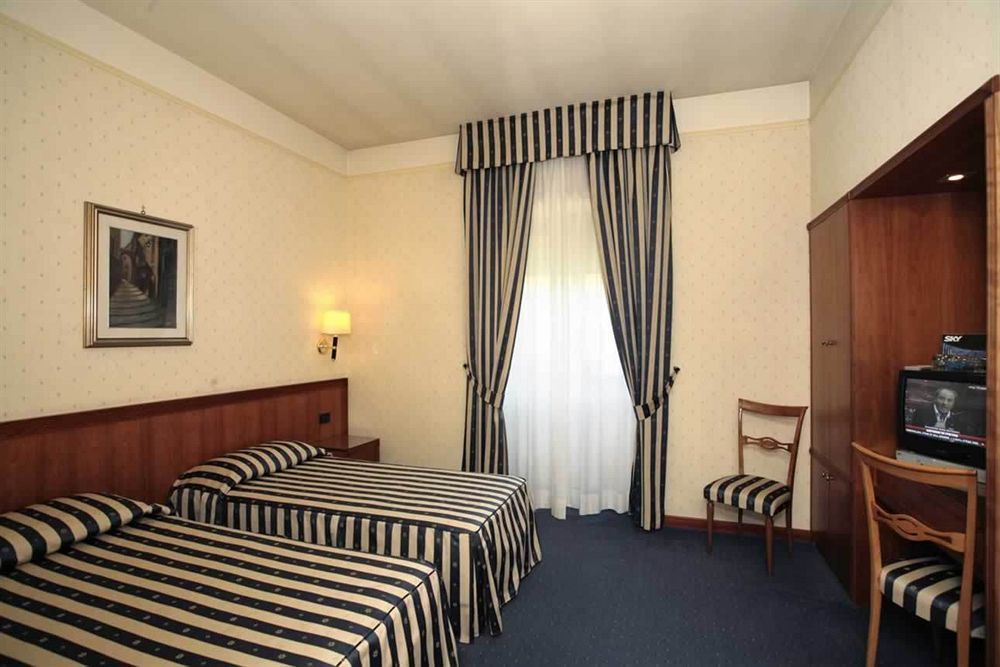 Hotel De Paris Terni Buitenkant foto