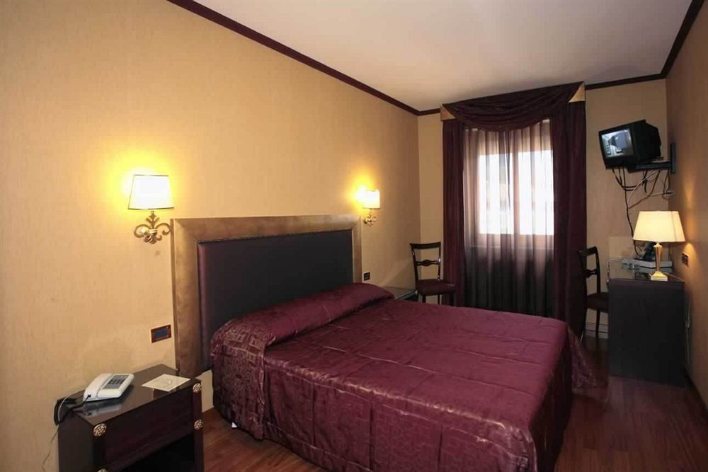 Hotel De Paris Terni Buitenkant foto